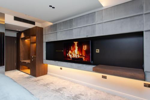 a living room with a fireplace in the wall at Vila Avy in Haţeg