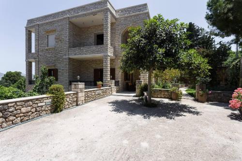 Κήπος έξω από το Villa Orthes