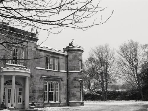 a black and white photo of an old house at Kincaid House Hotel in Kirkintilloch