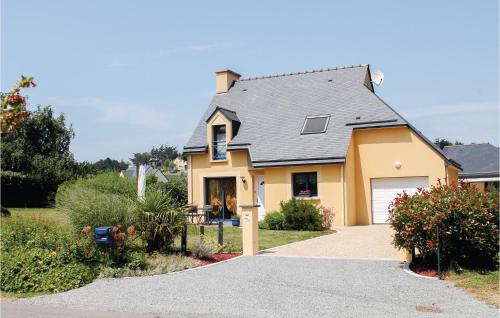3 Bedroom Cozy Home In Lamballe-Armor