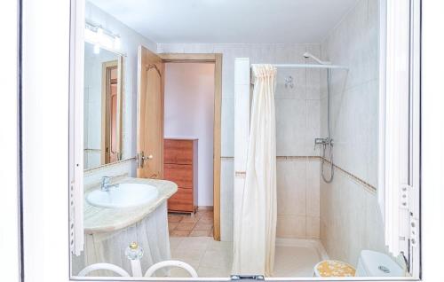 a bathroom with a sink and a shower at Beautiful Apartment In Crdoba With Kitchenette in Córdoba