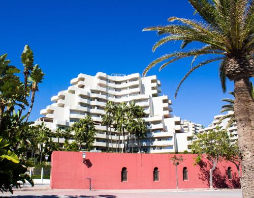 Benal beach suite II, estudio con parque acuático y vistas al mar.