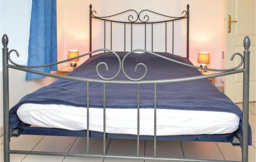 Ένα ή περισσότερα κρεβάτια σε δωμάτιο στο Holiday Home Lieu Dit Les Pavillons