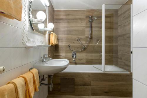 a bathroom with a shower and a sink and a tub at Apartments Wandaler in St Georgen am Kreischberg in Sankt Georgen ob Murau