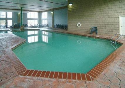 a large swimming pool in a building at Crown Choice Inn & Suites Lakeview and Waterpark in Mackinaw City