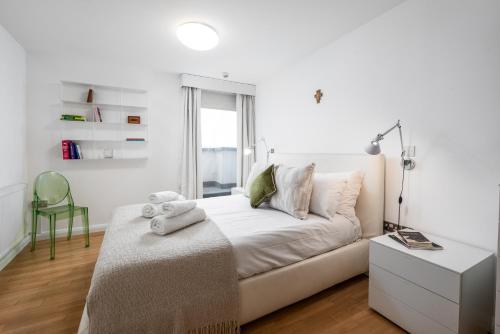 Two Bedroom Flat with Balcony in Central Wimbledon