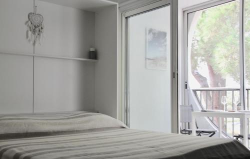 Photo de la galerie de l'établissement LE GEROUDIS - Studio centre ville - plage -clim, à La Grande Motte