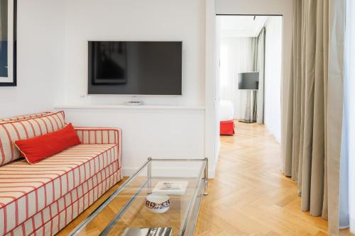 
a living room filled with furniture and a tv at Hotel Morfeo in Milan
