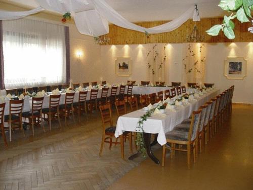 Galeriebild der Unterkunft Hotel-Restaurant Alter Krug Kallinchen in Kallinchen