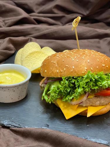 ホテルの敷地内または近くでの食事または食べ物