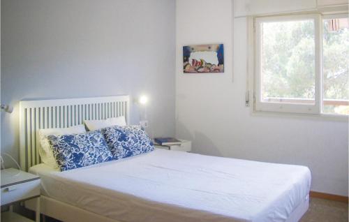 Katil atau katil-katil dalam bilik di 4 Bedroom Stunning Apartment In Tossa De Mar
