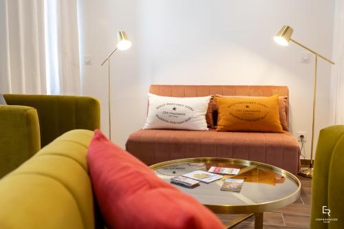 a living room with a couch and a coffee table at Activinum in Givry