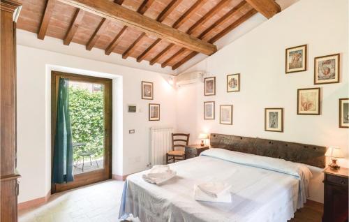 Afbeelding uit fotogalerij van Beautiful Apartment In Castiglione D,lago Pg With Wifi And Outdoor Swimming Pool in Strada