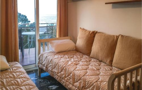 พื้นที่นั่งเล่นของ Awesome Apartment In Isla Plana With 2 Bedrooms, Wifi And Outdoor Swimming Pool