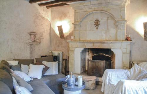 Χώρος καθιστικού στο Cozy Home In Gennes With Kitchen