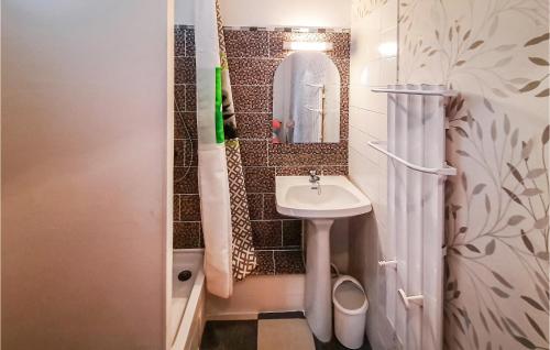 a small bathroom with a sink and a mirror at Nice Apartment In Vild-la-marine, Hirel With 1 Bedrooms in Saint-Benoît-des-Ondes