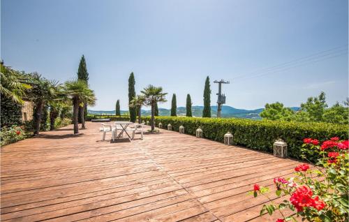 a wooden walkway with a picnic table and flowers at Materno 3 in Monteguidi