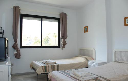 Galeriebild der Unterkunft Beautiful Apartment In Estepona With 2 Bedrooms, Outdoor Swimming Pool And Swimming Pool in Estepona