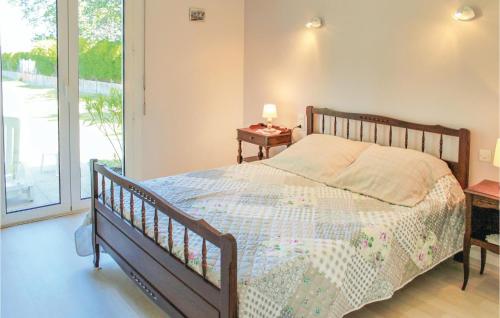 Nice Home In Locoal-mendon With 4 Bedrooms