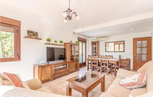 a living room with a couch and a table at Awesome Home In Iznájar in Iznájar