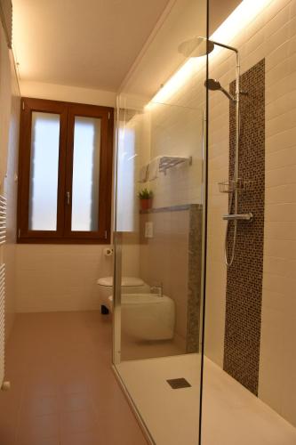 a bathroom with a glass shower and a toilet at Casa Nostra in Selva del Montello