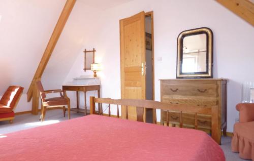 Un ou plusieurs lits dans un hébergement de l'établissement 3 Bedroom Lovely Home In Morsalines