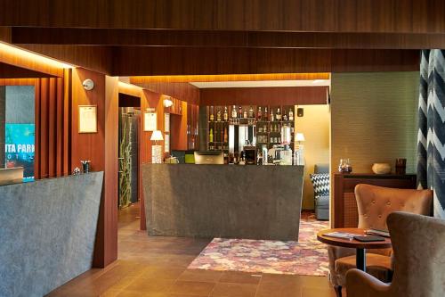 a lobby with a bar in a hotel at B&B Lajta Park in Mosonmagyaróvár