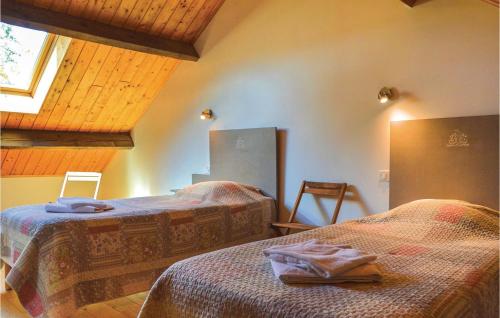 Posteľ alebo postele v izbe v ubytovaní Beautiful Home In Roisel With 4 Bedrooms And Wifi