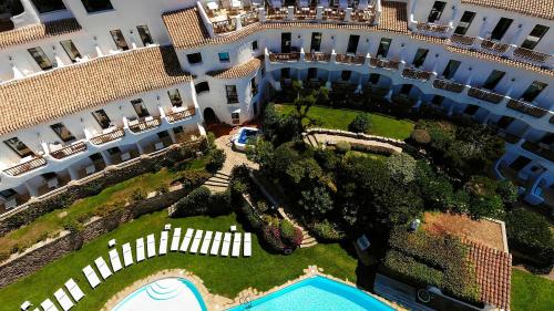an aerial view of a large building with a swimming pool at Hotel Luci di la Muntagna in Porto Cervo