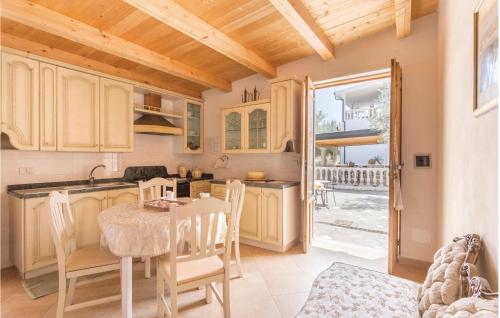 Η κουζίνα ή μικρή κουζίνα στο Villa Antonia