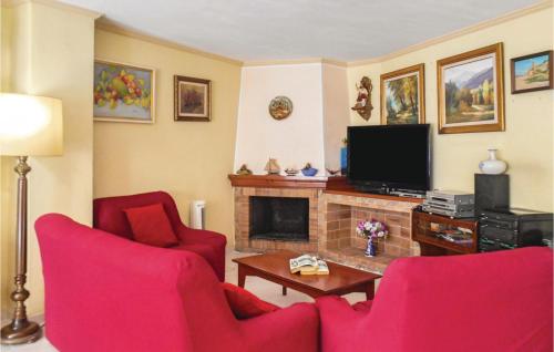Televízia a/alebo spoločenská miestnosť v ubytovaní Pet Friendly Apartment In Tossa De Mar