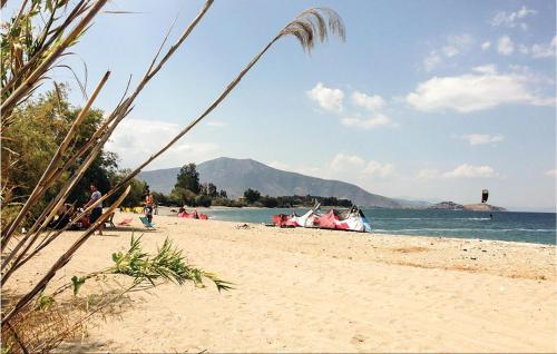 a group of people on a beach near the water at Gorgeous Home In Astros Peleponese in Koútroufa