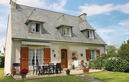 Awesome Home In Ploneour-lanvern With 4 Bedrooms And Wifi