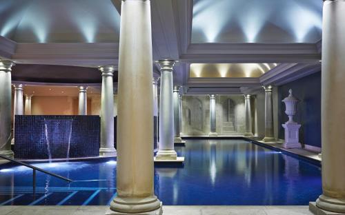 una piscina en un edificio con columnas en Alexander House Hotel & Utopia Spa en Turners Hill