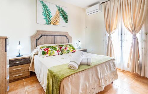 a bedroom with a bed with a green blanket at Stunning Home In Benaojn With Outdoor Swimming Pool in Benaoján