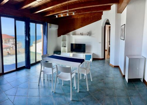 a kitchen with a table and chairs in a room at Casa Vacanze Arya in Capo dʼOrlando