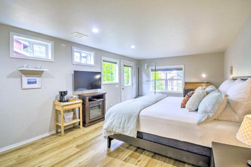 Imagen de la galería de Port Angeles Abode with Yard and Guest House!, en Port Angeles