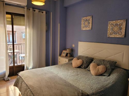 a bedroom with a bed with two hearts on it at Piso Stylety Casco Antiguo in Talavera de la Reina