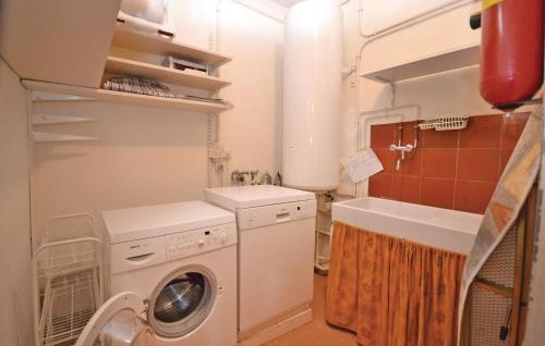 a laundry room with a washing machine and a sink at 3 Bedroom Cozy Home In Sault in Sault-de-Vaucluse