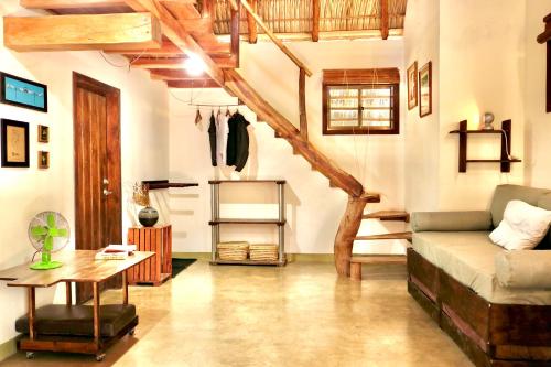 a living room with a couch and a table at Vibra Guesthouse Popoyo in Popoyo