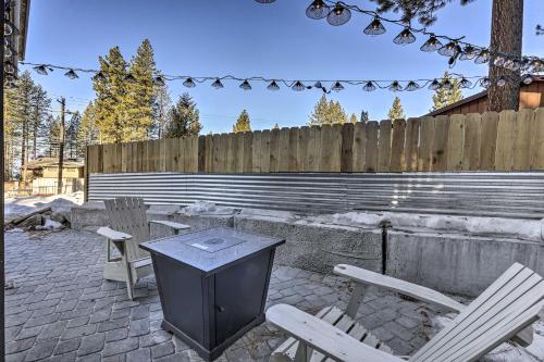 Galeriebild der Unterkunft Walk to Lake Tahoe Cozy Zephyr Cove Cabin! in Zephyr Cove