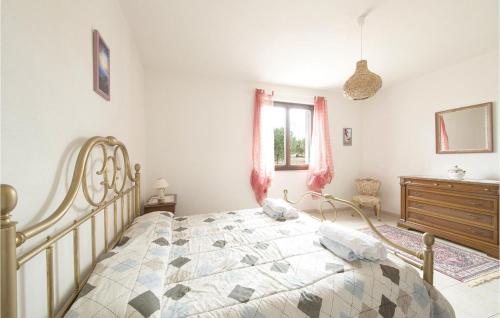 Ένα ή περισσότερα κρεβάτια σε δωμάτιο στο Stunning Home In Sennori -ss- With Kitchen