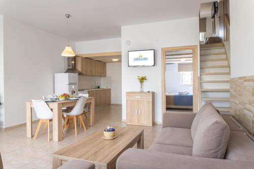 Kuchyň nebo kuchyňský kout v ubytování Argiri Apartments & Suites