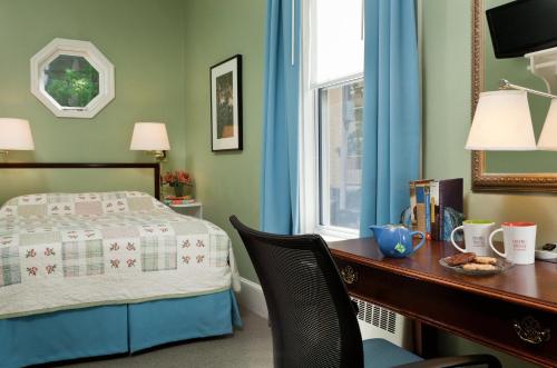 Ένα ή περισσότερα κρεβάτια σε δωμάτιο στο Irving House at Harvard