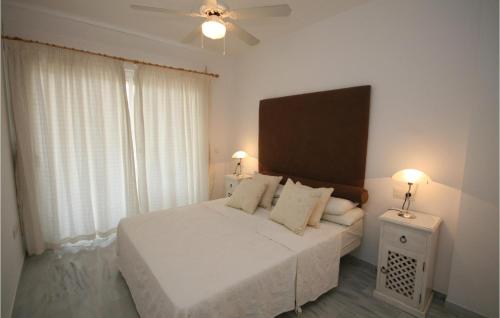ラ・カラ・デ・ミハスにあるBeautiful Apartment In Calahonda With 2 Bedrooms, Wifi And Outdoor Swimming Poolのギャラリーの写真