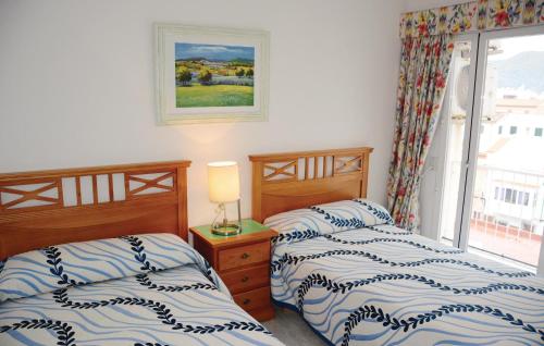 Voodi või voodid majutusasutuse Beautiful Apartment In Port De Pollena With Kitchen toas
