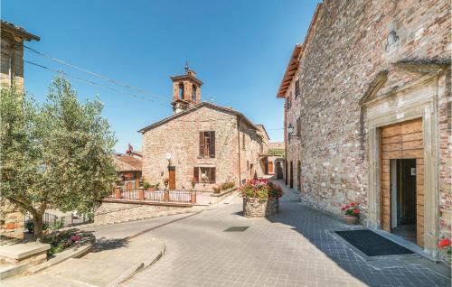 an alley in an old stone building with a church at Valguerriera - Sorgo in Apecchio