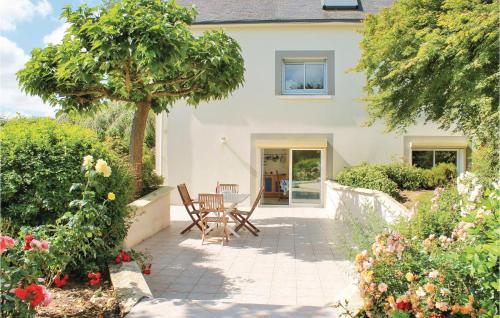 Cozy Apartment In Muzillac With Wifi