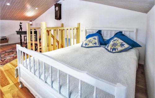 Amazing Home In Espenel With Wifi tesisinde bir odada yatak veya yataklar