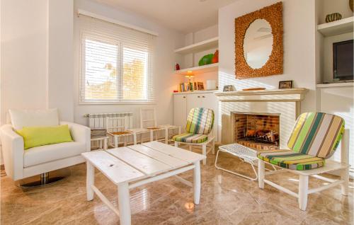 Posezení v ubytování 4 Bedroom Lovely Home In Alacant
